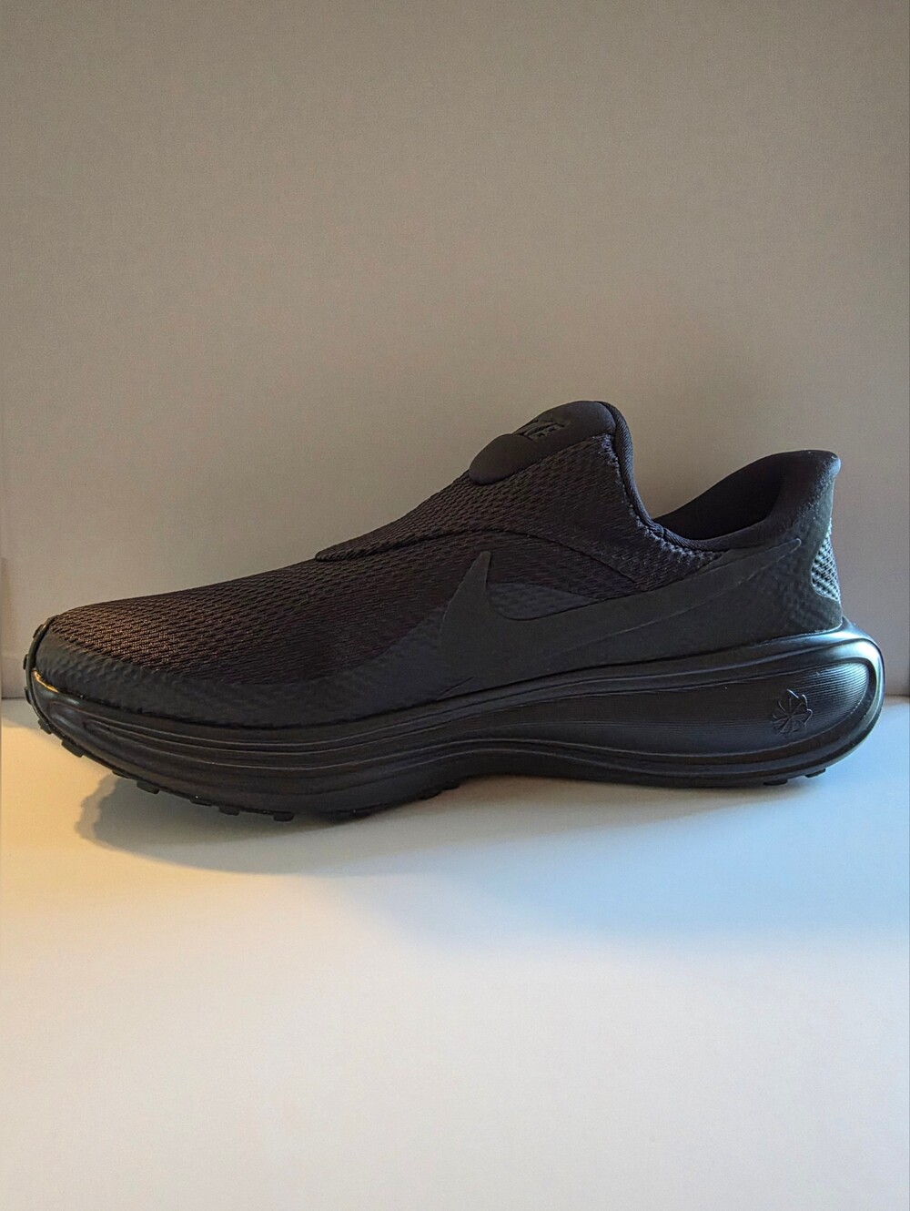 Nike Revolution 8 EasyOn Mens Size 8.5 Women Size 10 New With Box
